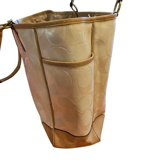 Beautiful Coach Bag - Picture 6 of 17